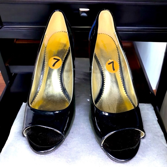 LIZ CLAIBORNE Women’s patent leather peep toe- 7 - Picture 3 of 7